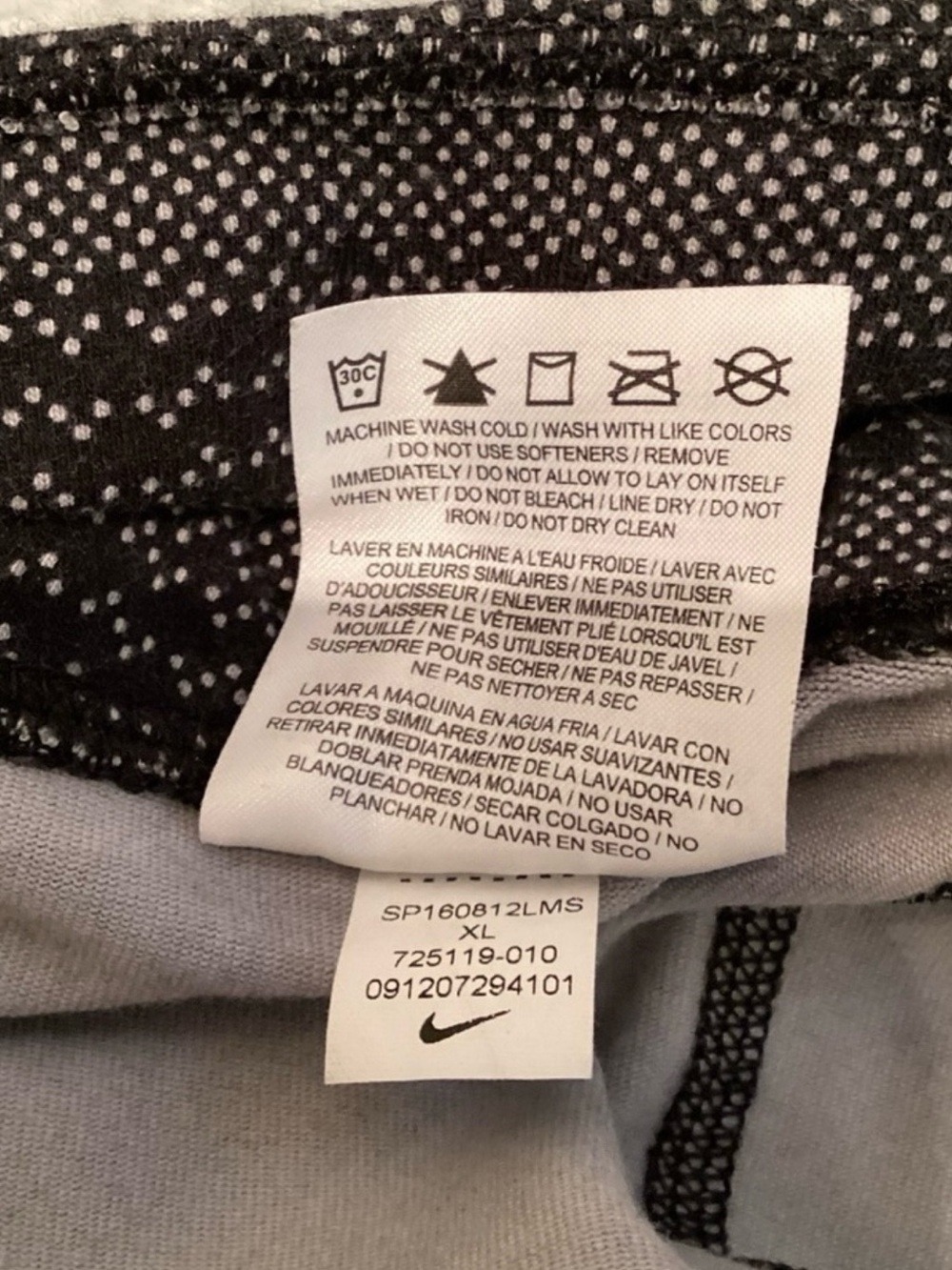 Nike Dri-FIT Cropped Leggings Size XL Black Gray Patterned Athletic Capri Pants - Picture 11 of 12